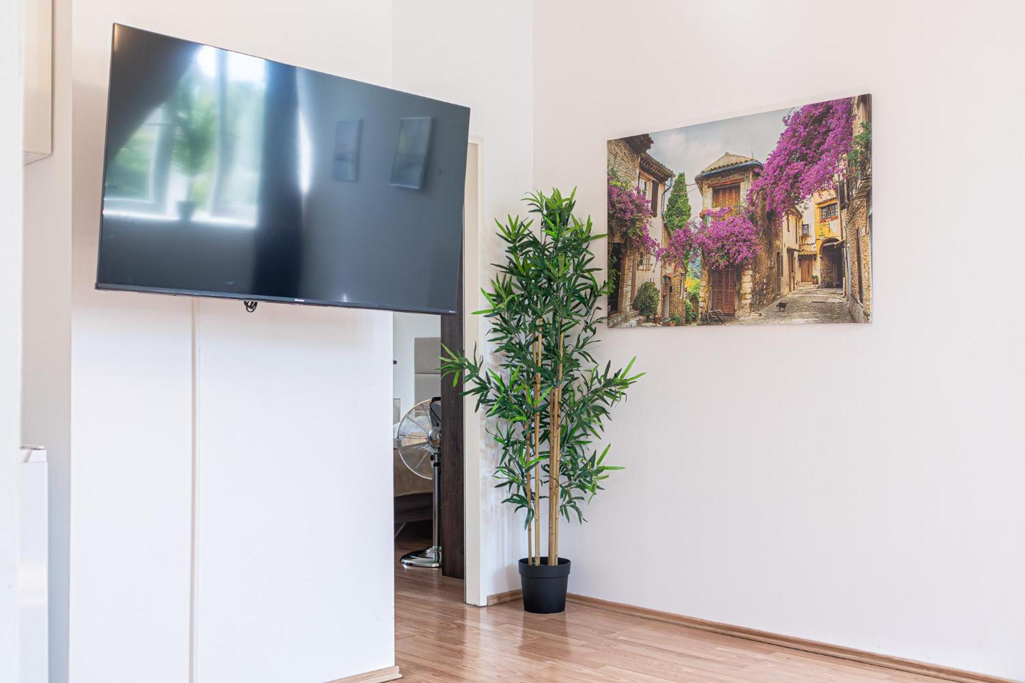 Spacious 2Br Apt Great Location - Near Schoenbrunn Виена Екстериор снимка